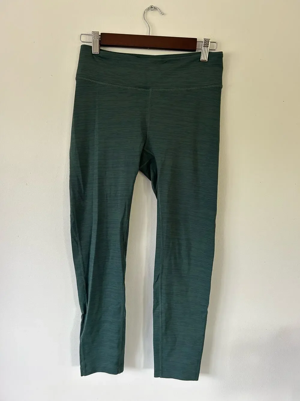 Outdoor Voices womens leggings size M heathered green cropped